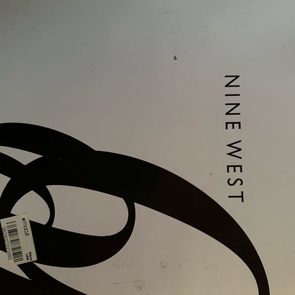 Beautiful bright red high heel shoes for the PERFECT valentines date night ❤️ - Picture 5 of 5